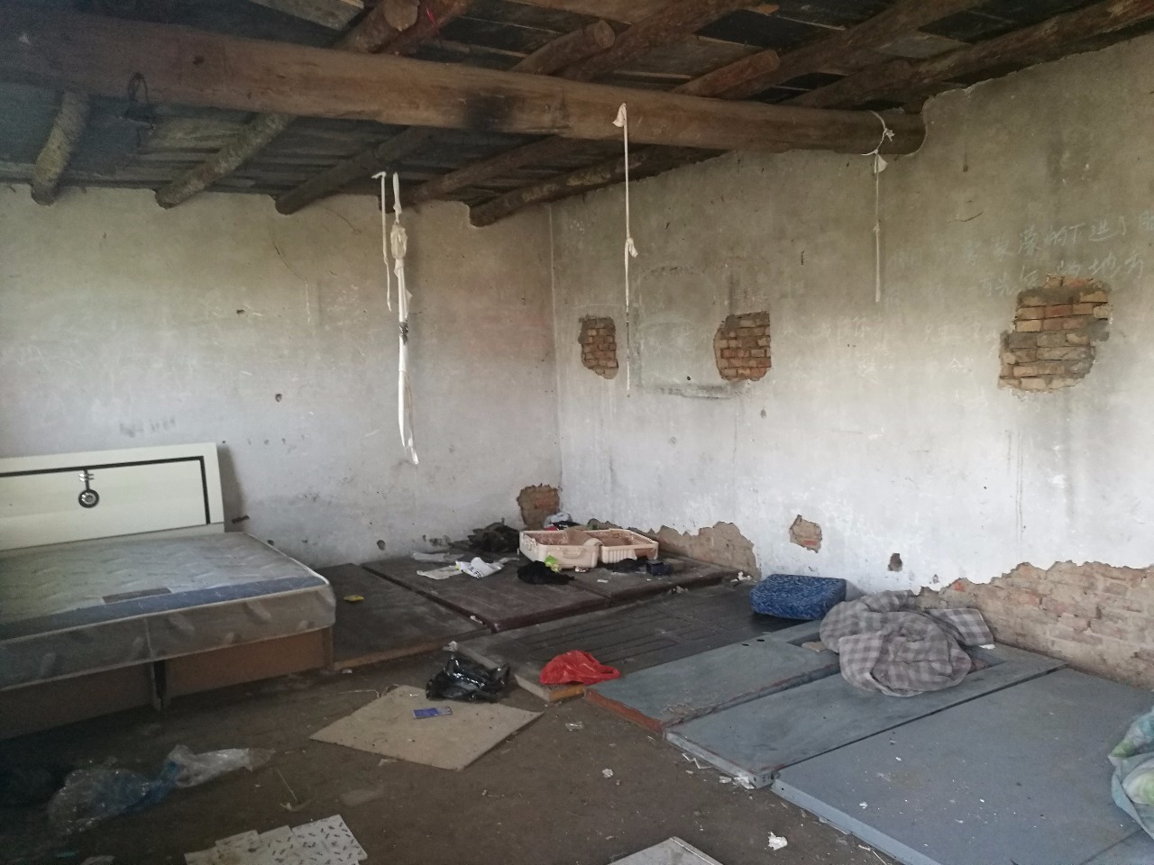 靜海傳銷(xiāo)13年起底:窩點(diǎn)如廢物堆 墻上寫(xiě)著成王敗寇